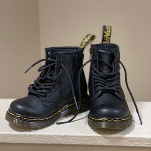 Dr. Martens toddler Size US 7 … Unisex